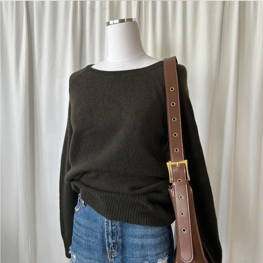 Theory 100% Cashmere crew neck green sweater size medium. - Picture 4 of 8